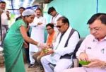 लखपति दीदी मंजू की संघर्षगाथा बनी आत्मनिर्भरता की प्रेरक मिसाल : CM विष्णुदेव साय ने लेमरू में मंजू बहन के स्टॉल पर चखा गुपचुप