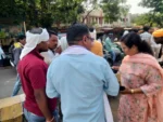 जब SP ने निभाया इंसानियत का फर्ज…घायल को तड़पता देख रोक दी अपनी गाड़ी, सरकारी गाड़ी से पहुंचवाया अस्पताल