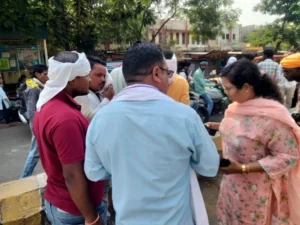 जब SP ने निभाया इंसानियत का फर्ज…घायल को तड़पता देख रोक दी अपनी गाड़ी, सरकारी गाड़ी से पहुंचवाया अस्पताल