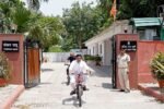 CG-सायकल से मंत्रालय पहुंचे मंत्री; “ईंधन बचाओ” संदेश के साथ सायकल से मंत्रालय पहुंचे केंद्रीय राज्यमंत्री तोखन साहू, PM मोदी की अपील का दिखा असर