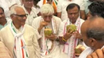 CG-कांग्रेस की धरना खत्म: Deepak Baij और TS Singh Deo ने एक-दूसरे को नारियल पानी पिलाकर खत्म कराया प्रदर्शन, बड़ी संख्या में कांग्रेसी रहे मौजूद
